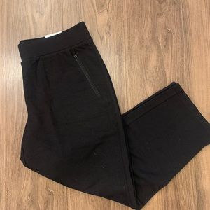 NWT ESSENTIAL TERRY STRAIGHT-LEG CROPS